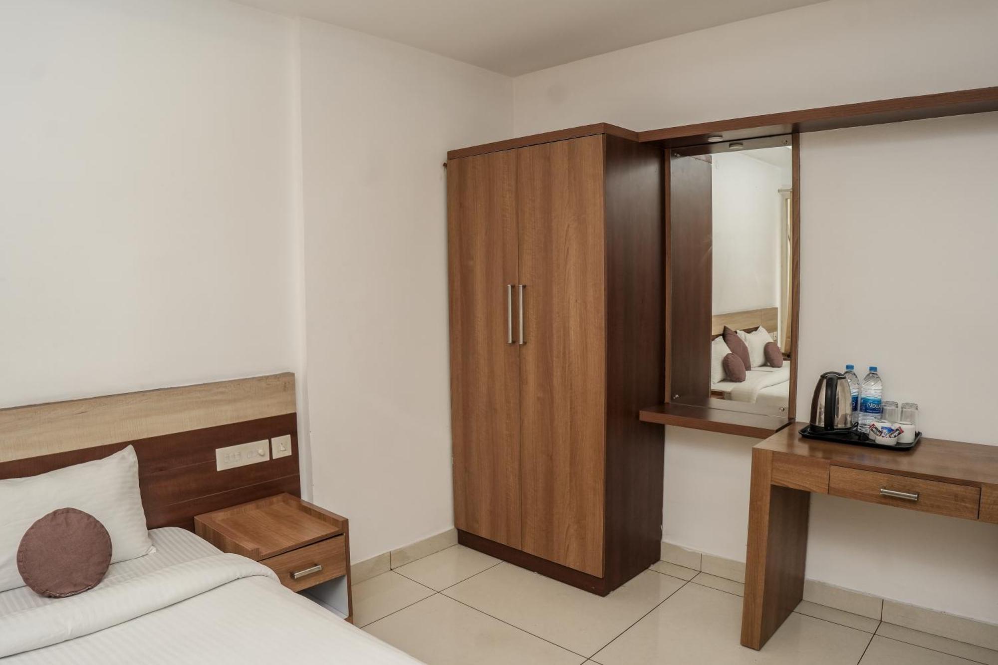 Hotel Lets Stay Kochi Eksteriør billede