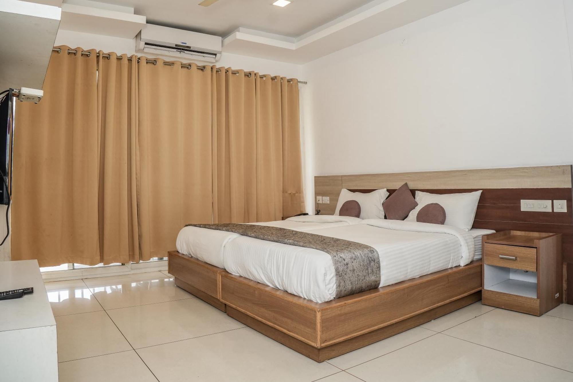 Hotel Lets Stay Kochi Eksteriør billede