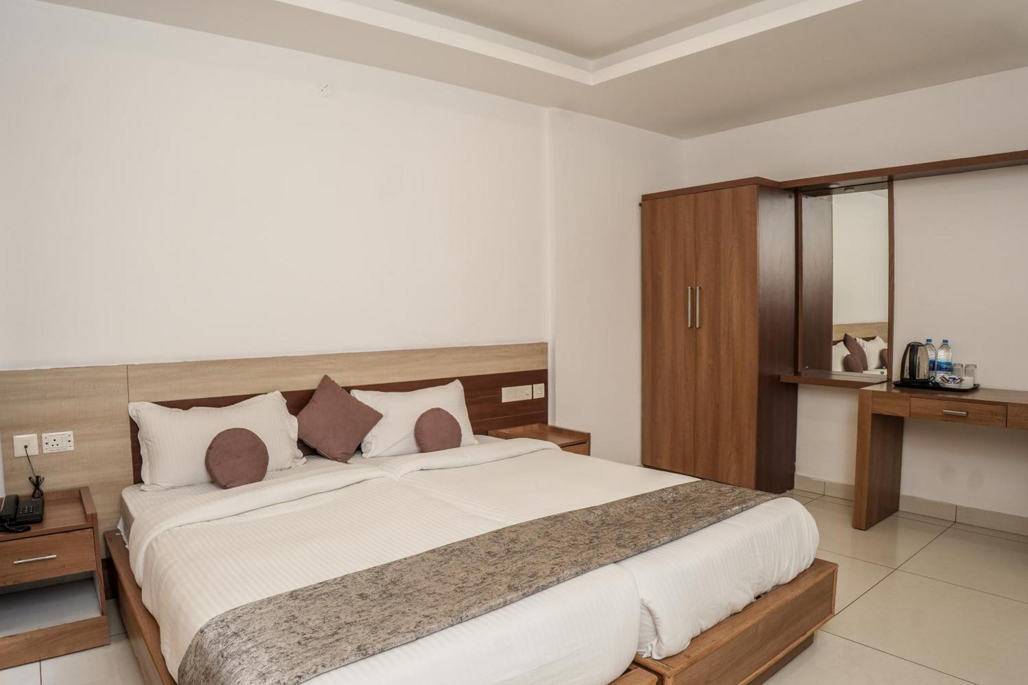 Hotel Lets Stay Kochi Eksteriør billede